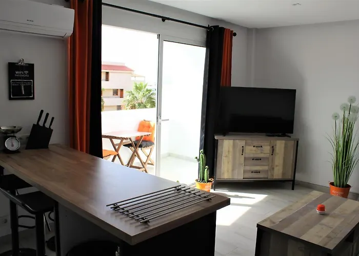 Modern And Lovely In Cristianos アパート